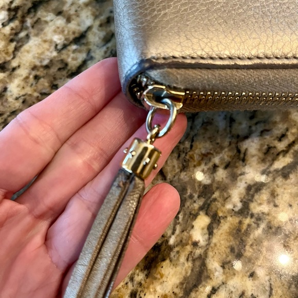 Gucci Metallic Gold Leather
Soho Zip Around Wallet - Picture 10 of 10